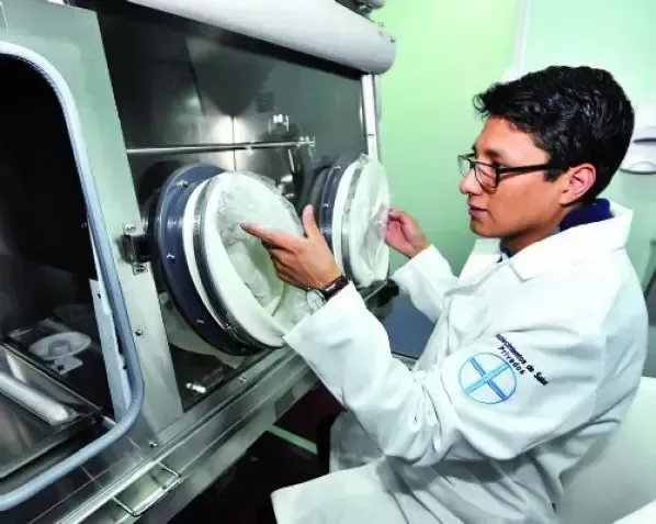 Ariel Amaru, el boliviano que descubrió un medicamento contra un tipo de cáncer Dr Amaru